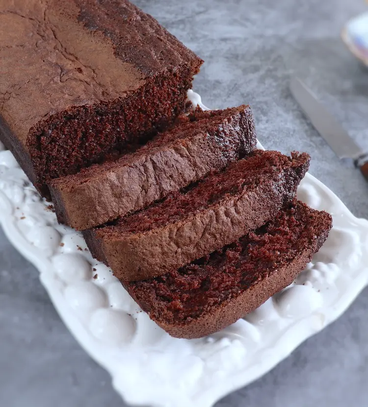 patissiere cocoa powder cake.webp
